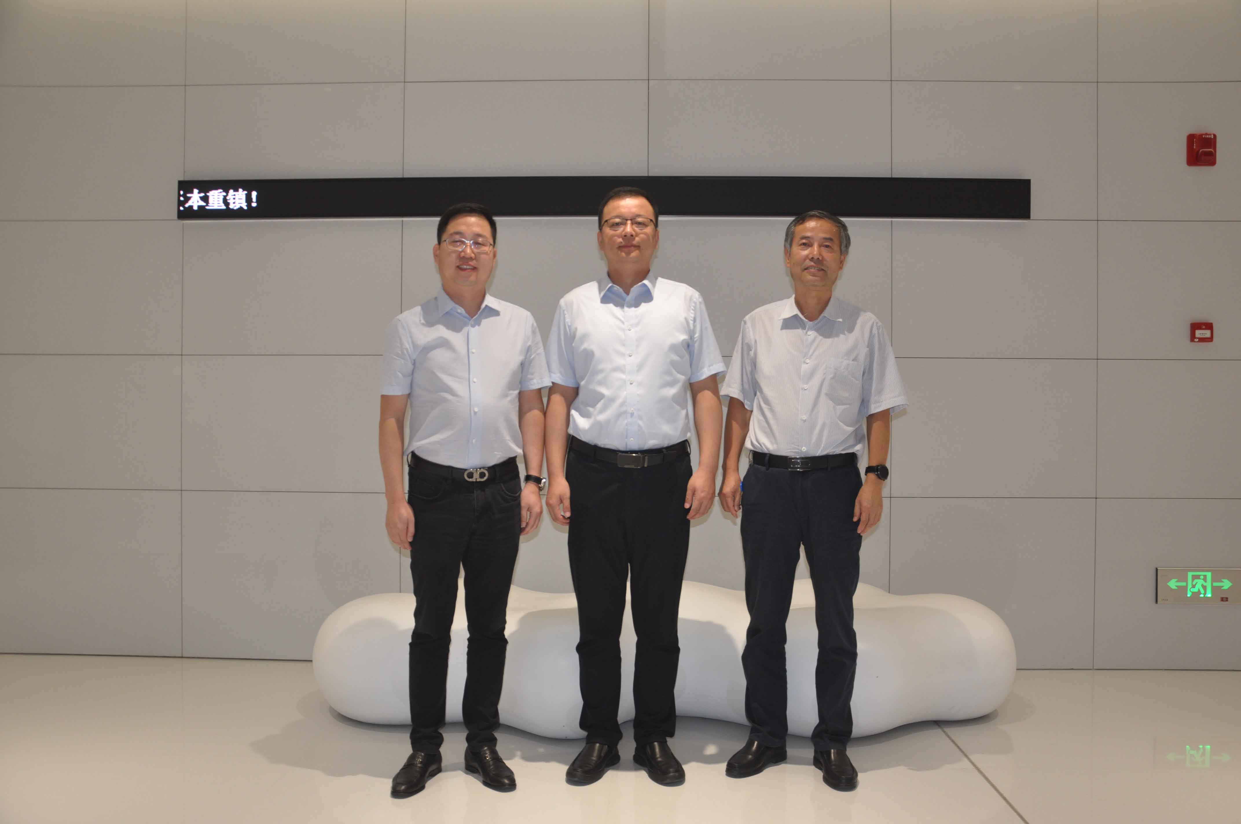 1568077738641262zwxw.jpg 20190909通訊稿-研究院公司入駐中西部陸港金融小鎮(zhèn)簽約儀式暨陜西環(huán)保集團(tuán)專業(yè)化眾創(chuàng)空間設(shè)立儀式2.jpg