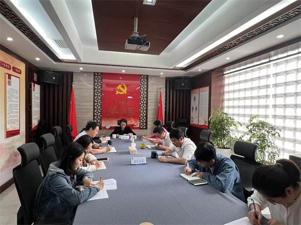 16849852855573635I4h.png 陜西環(huán)保集團領(lǐng)導(dǎo)到投資公司進行習(xí)近平新時代中國特色社會主義思想主題教育宣講.png