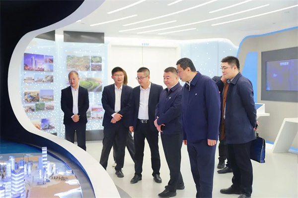 1743383872557877XJTC.jpg 陜西環(huán)保集團(tuán)與中建新疆建工西北公司座談2.jpg